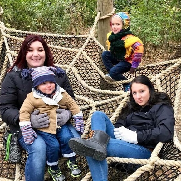 Meet your Posher, Jennifer - Picture 1 of 2